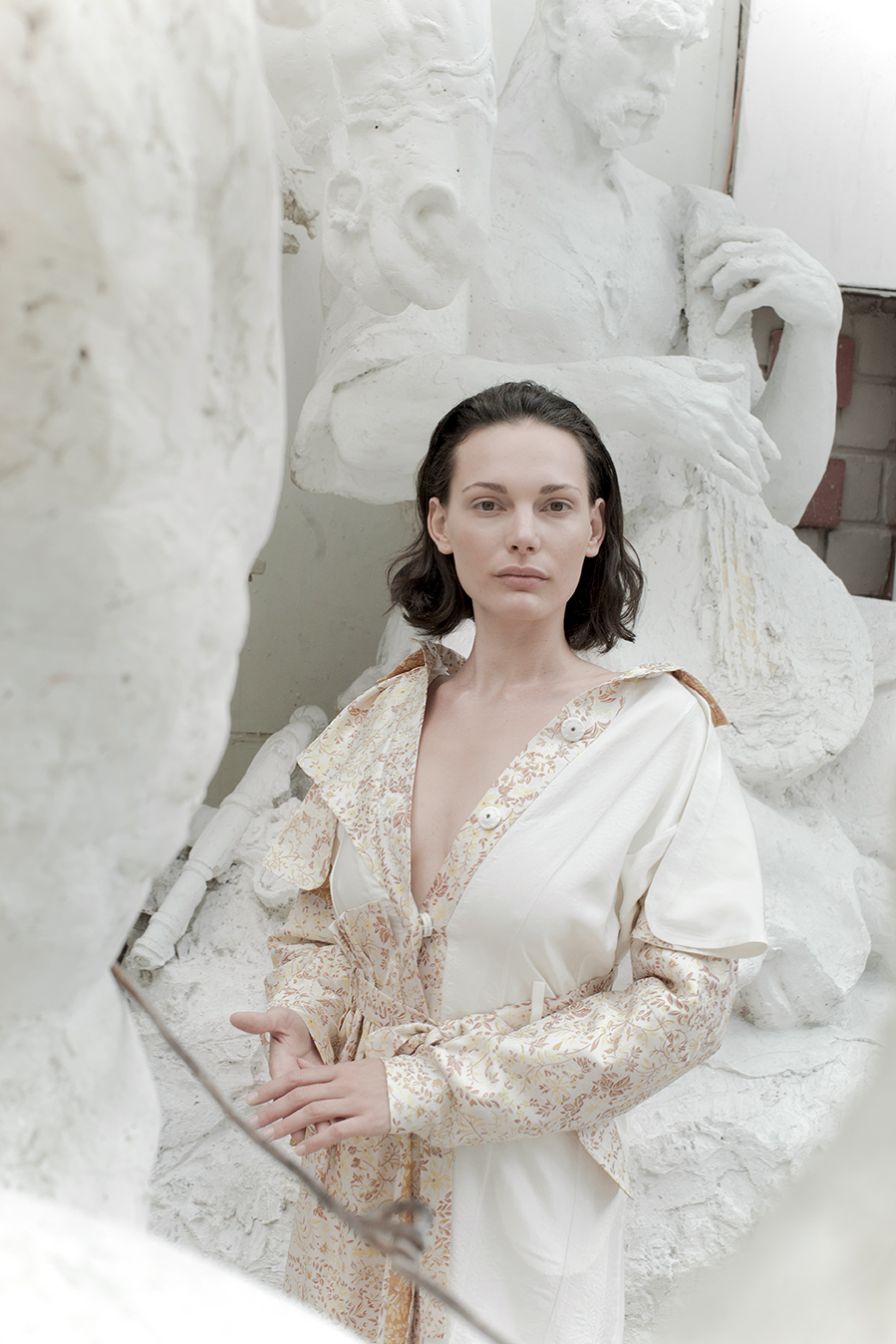 На Жене плащ Litkovskaya