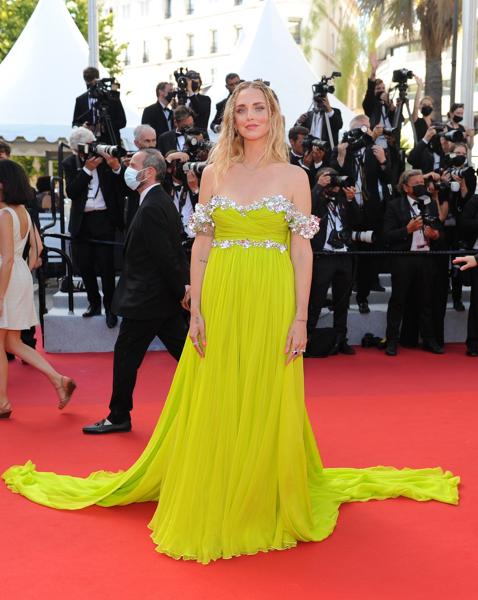 Кьяра Ферраньи в Giambattista Valli