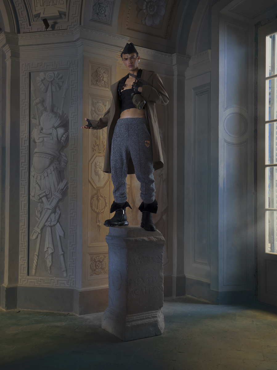 Тренч та сумка — Dior, капелюх Bonfilio, рукавички Mario Portolano, сережки Ninna York, шкарпетки Calzificio Braga, черевики Jimmy Choo