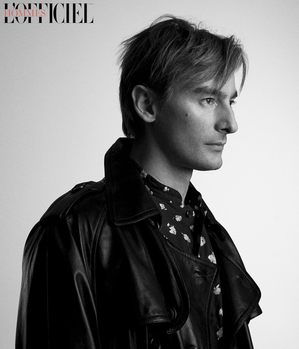 Плащ та сорочка власність героя