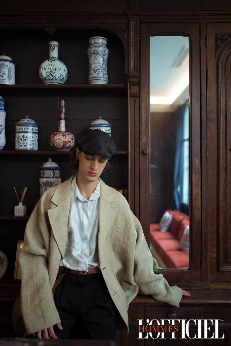 Рубашка Boss, пиджак и кепка Dolce & Gabbana, брюки Dries Van Noten, ремень Erika Cavallini 