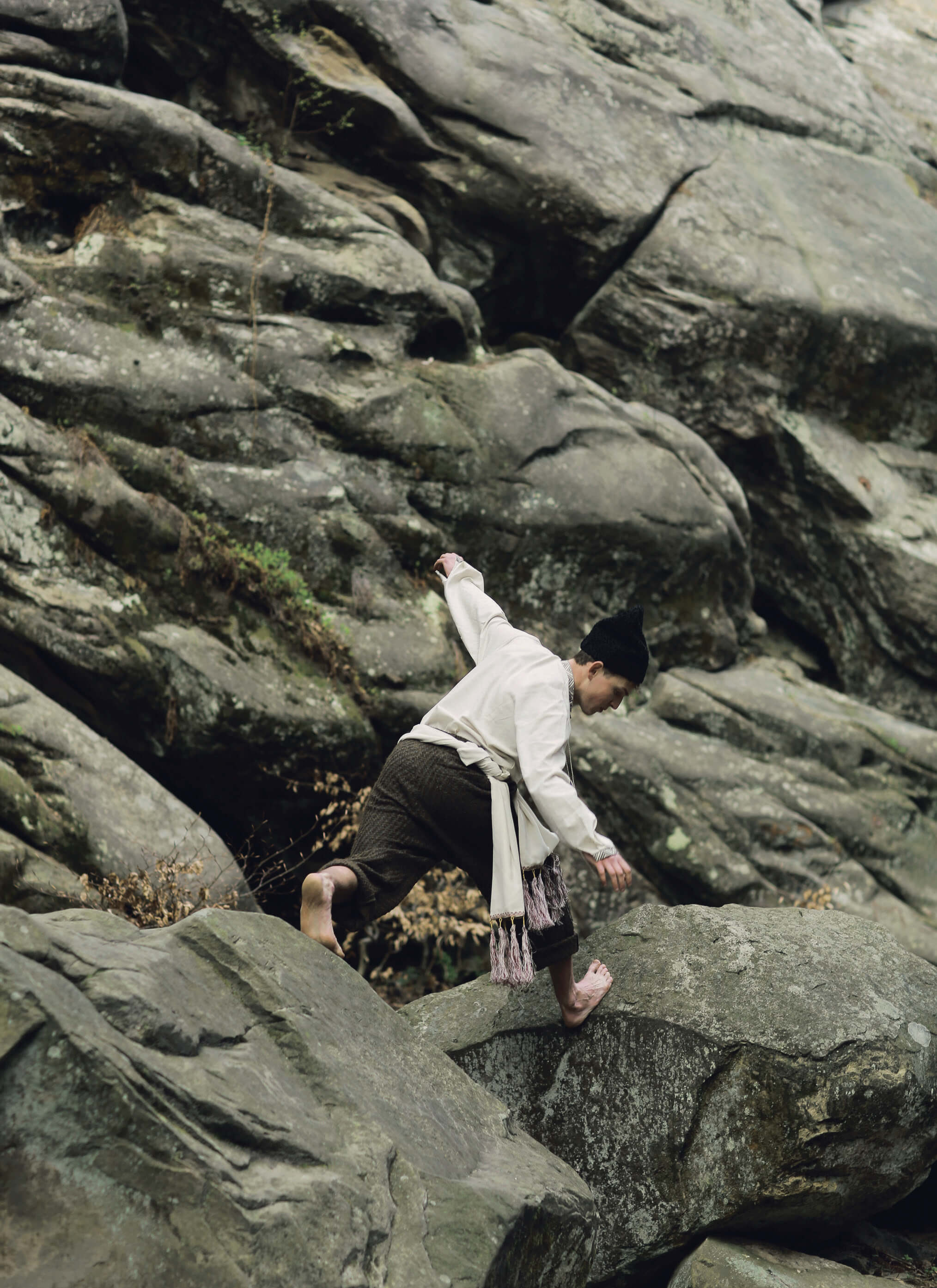 Cорочка, пояс и шапка - часть украинского национального костюма, штаны Sasha Kanevski