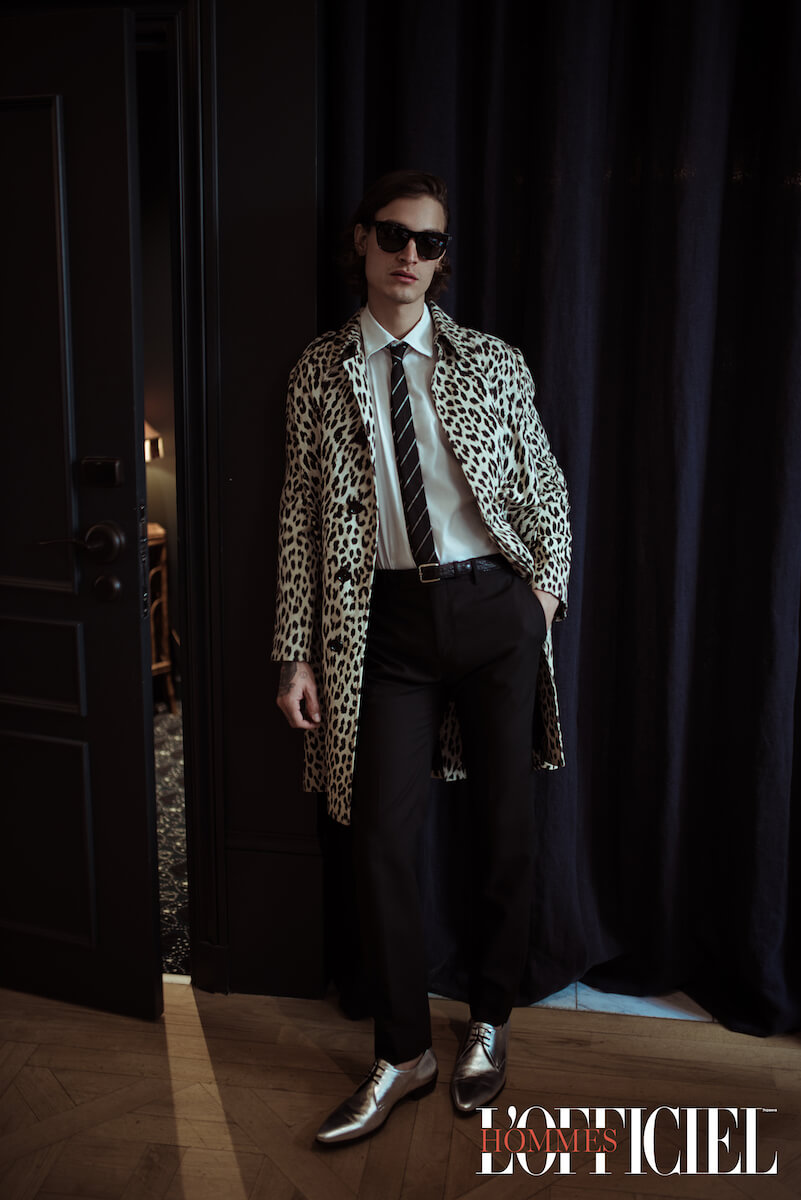 Рубашка, галстук, пальто, брюки, солнцезащитные очки и ремень – Celine 