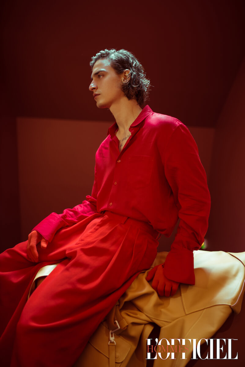 Тренч, брюки, рубашка и перчатки – Louis Vuitton 