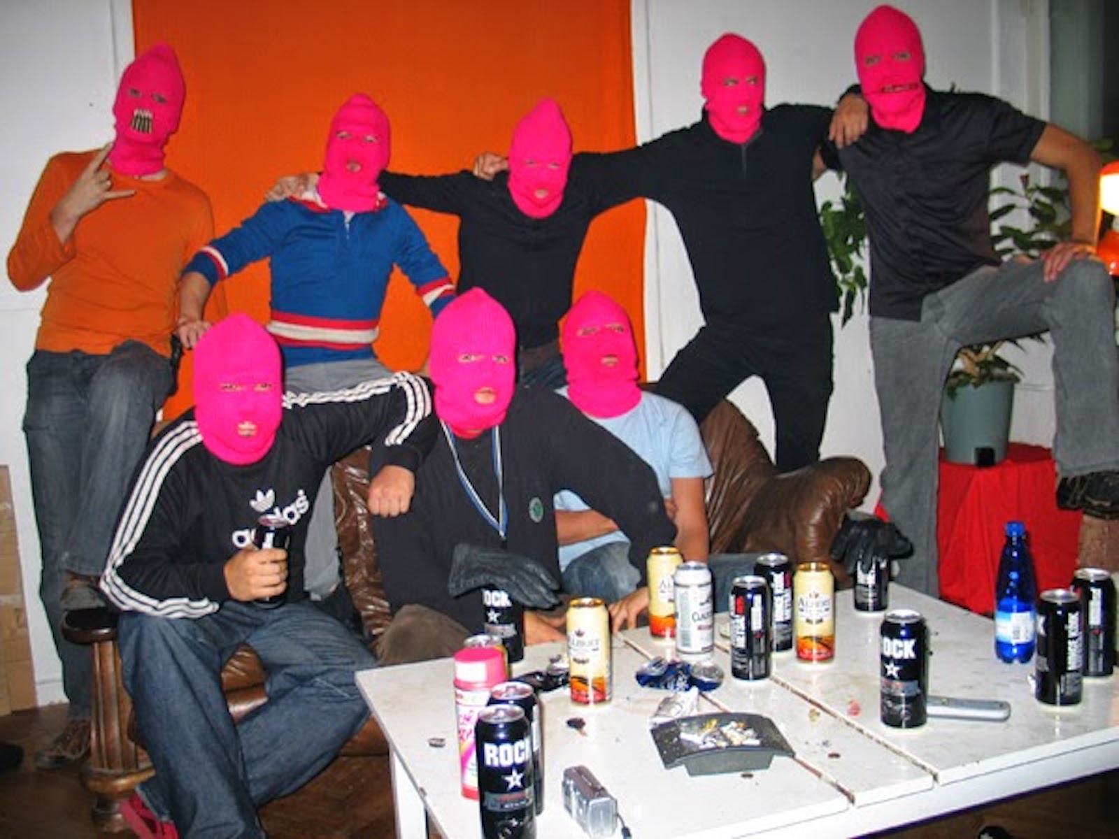 Работа Кароля Радзишевского Fag-Fighters на Одесской биеннале совриска 2015 года