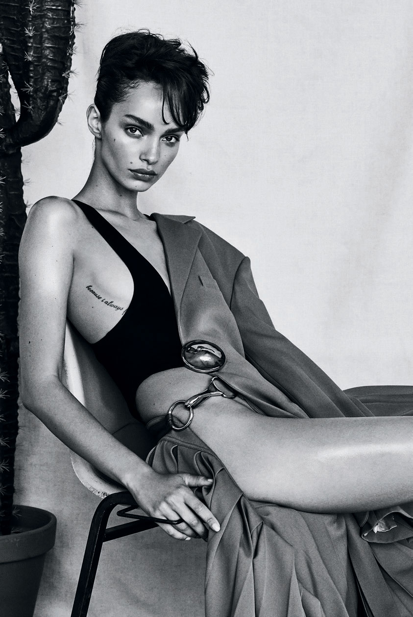 Платье – JASON WU, браслет – IZASKUN ZABALA