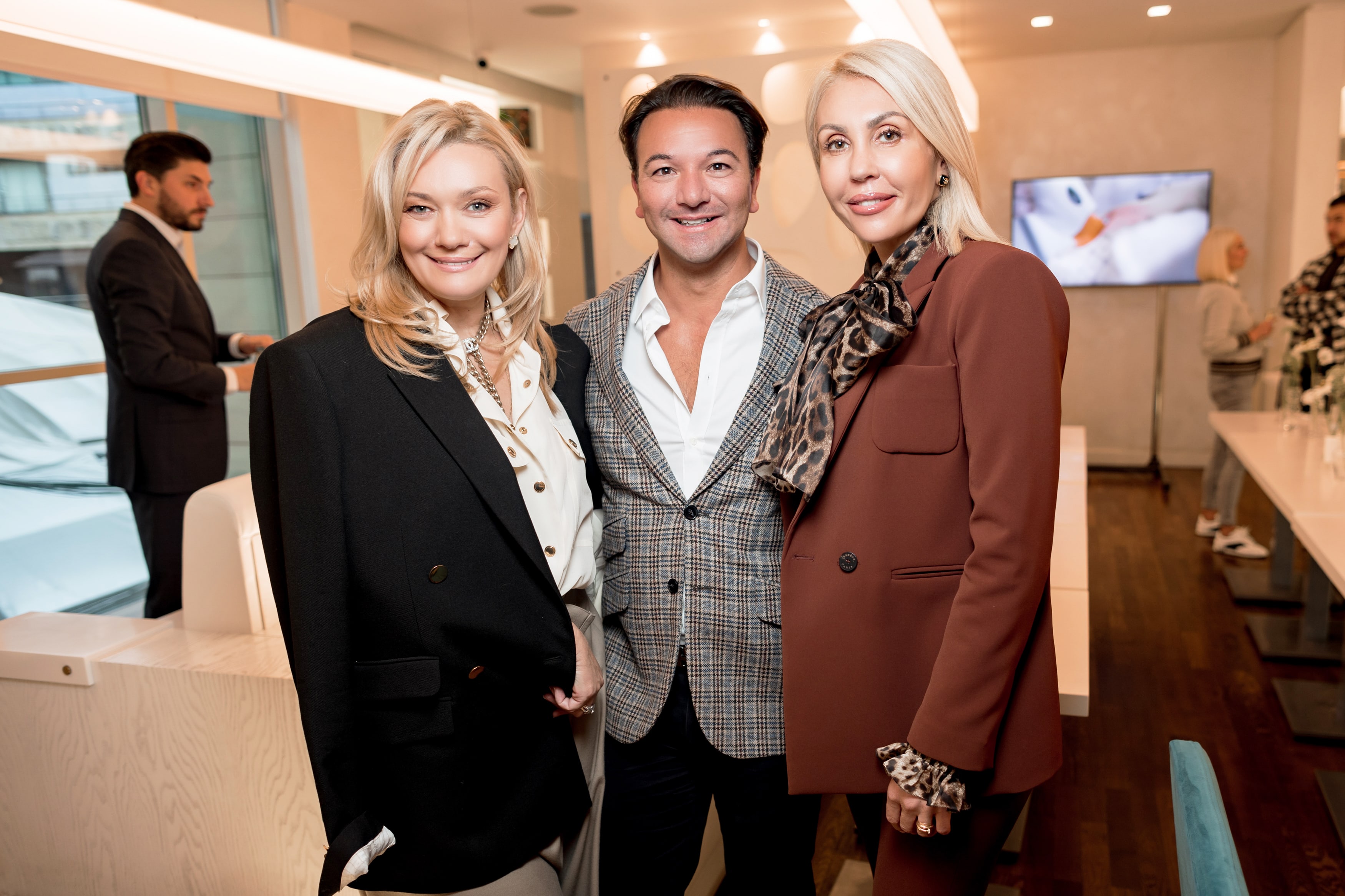 Ирина Ковальчук (слева)