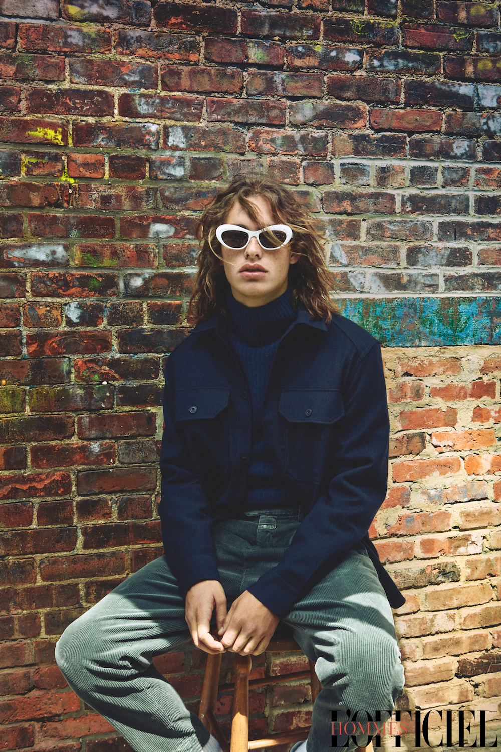 Свитер Saint Laurent; куртка и штаны Closed; очки Andy Wolf