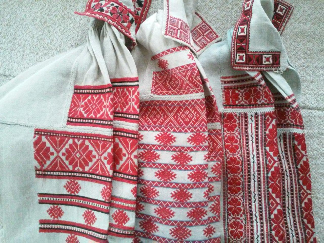 Сорочка жіноча з тканим узором. Рівненська обл., Дубровицький р-н, с. Залужжя.            Поч. ХХ ст. Домоткане лляне полотно, заполоч; домашнє перебірне ткання