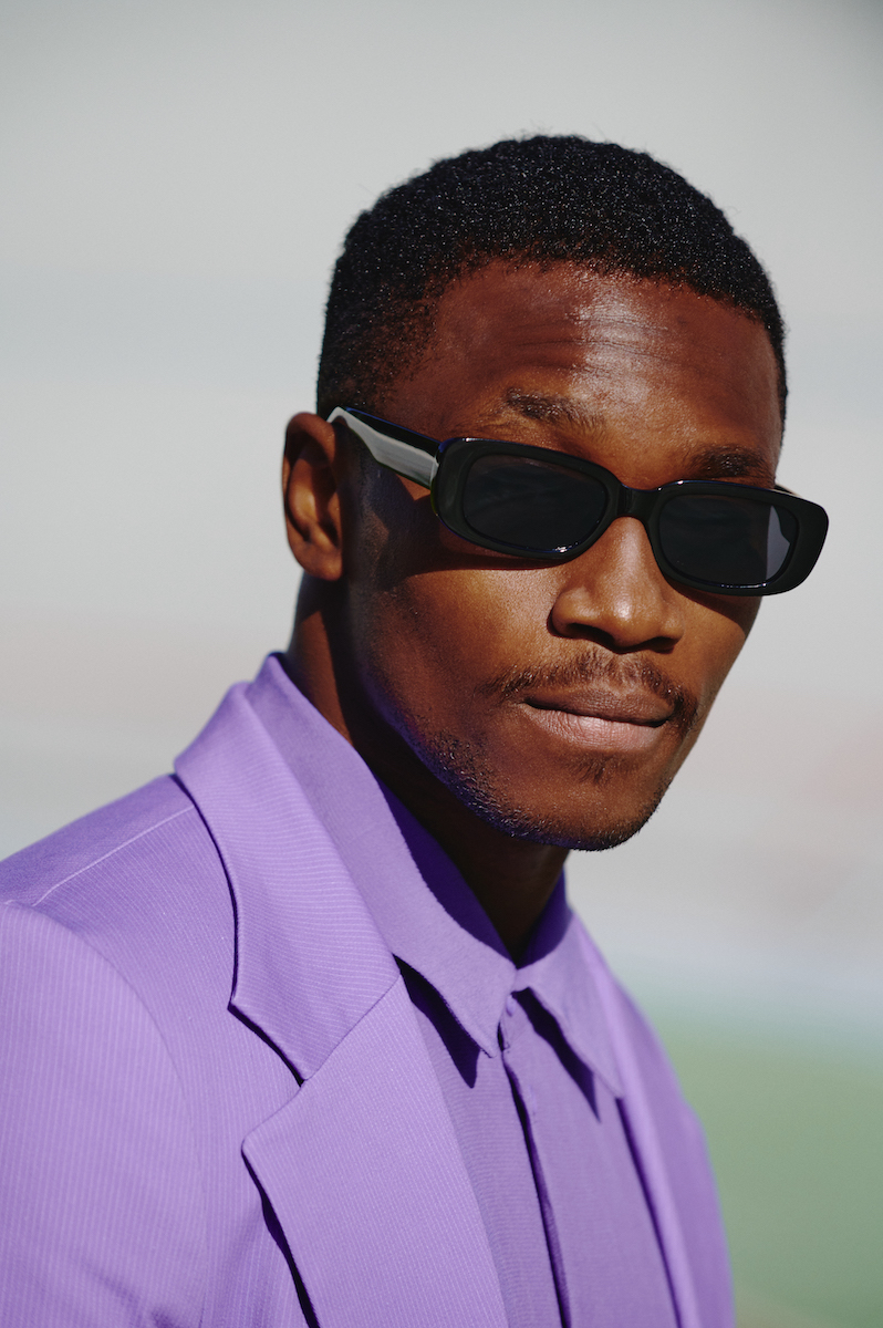 На Джеффрі: костюм та сорочка  — THEO