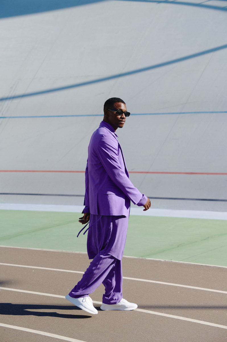 На Джеффрі: костюм та сорочка  — THEO