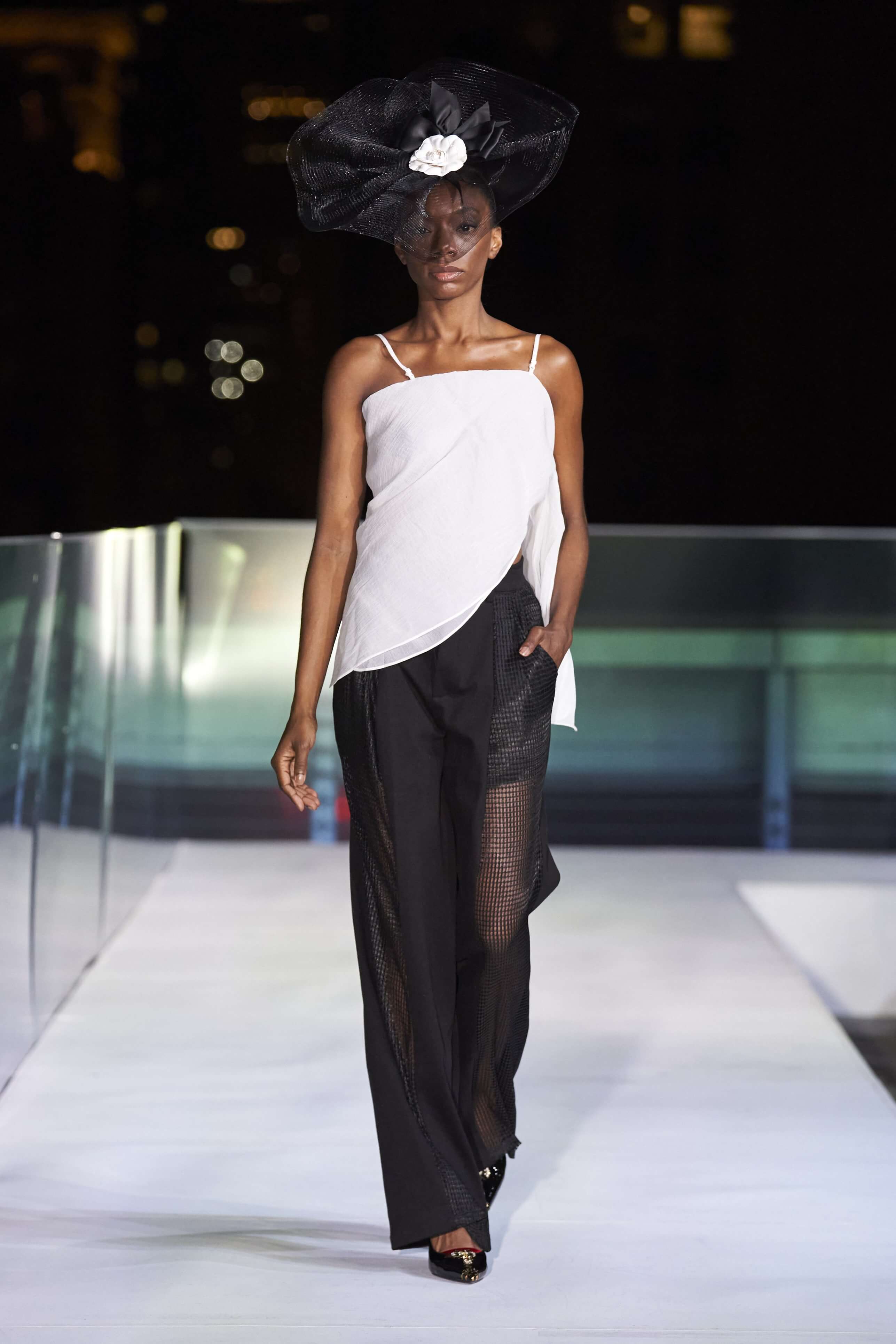 FANGYAN. HANDBAGS: SPICE BEBÉ-YA. ACCESSORY: SURTURBAN