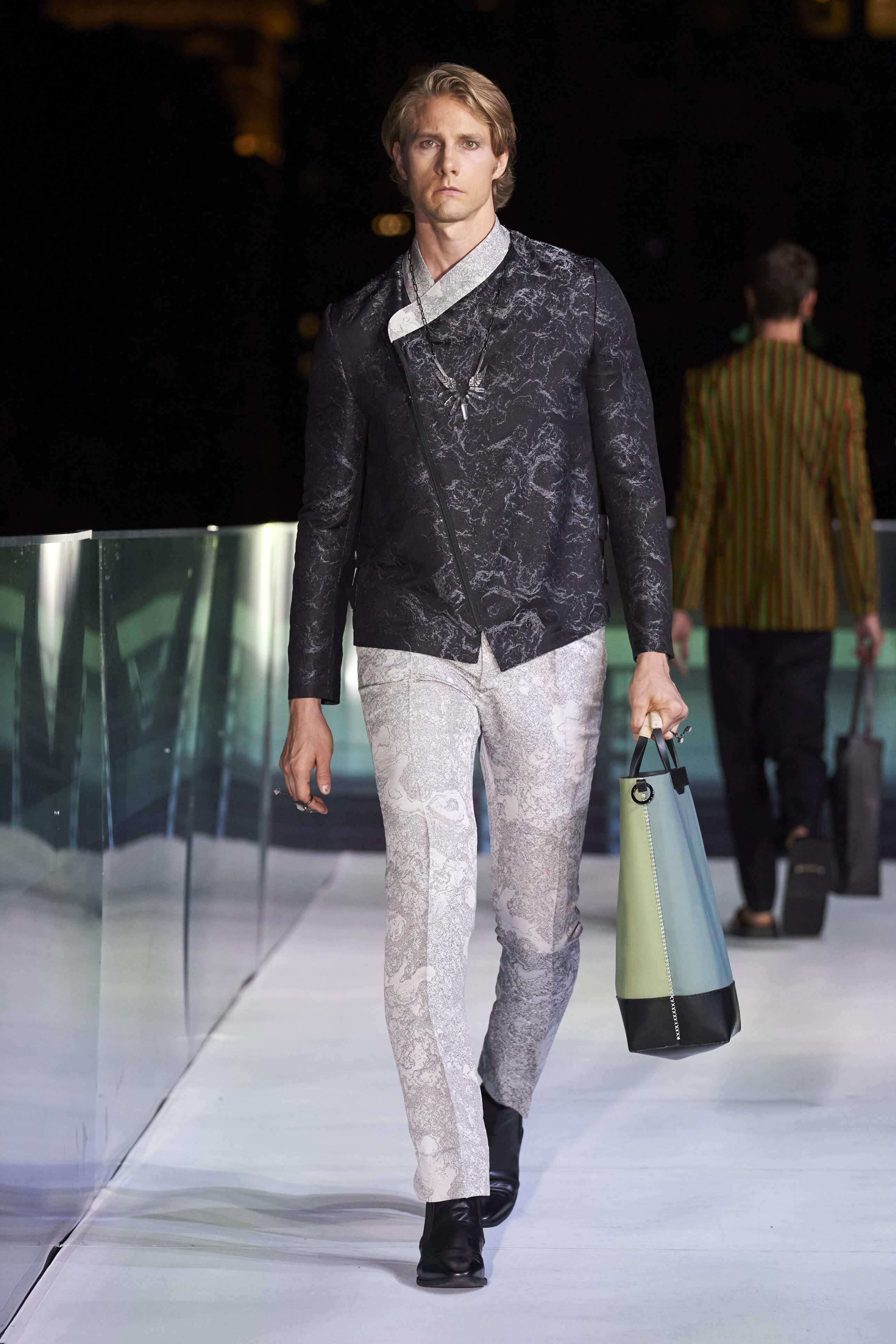 HIROMI ASAI. JEWELRY: DESERT DAISY. ACCESSORY: VINTAGE FUSION. HANDBAGS: AKS MATHUR. SHOES: DANIELA URIB