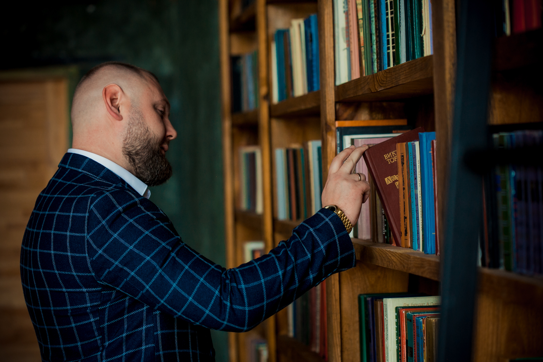 Александр Савельев