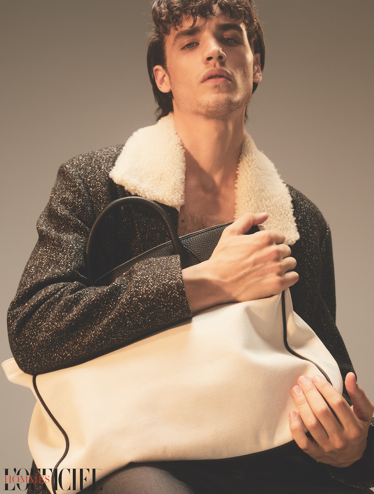 Пальто, сумка – Bally; брюки Isaia