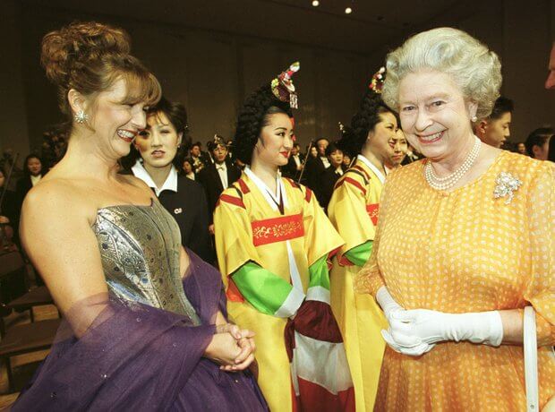 Королева в Сеулі, на концерті на честь її дня народження, 1999 рік