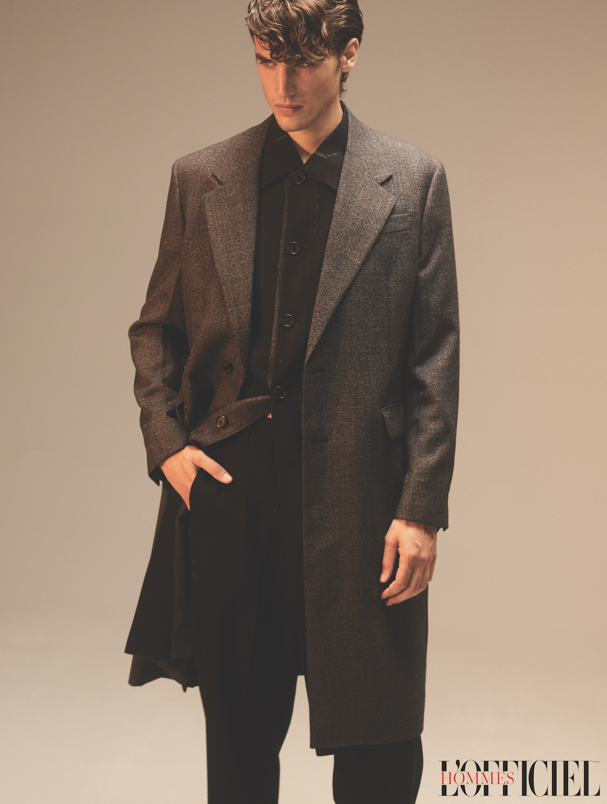 Пальто, свитер, брюки – Prada