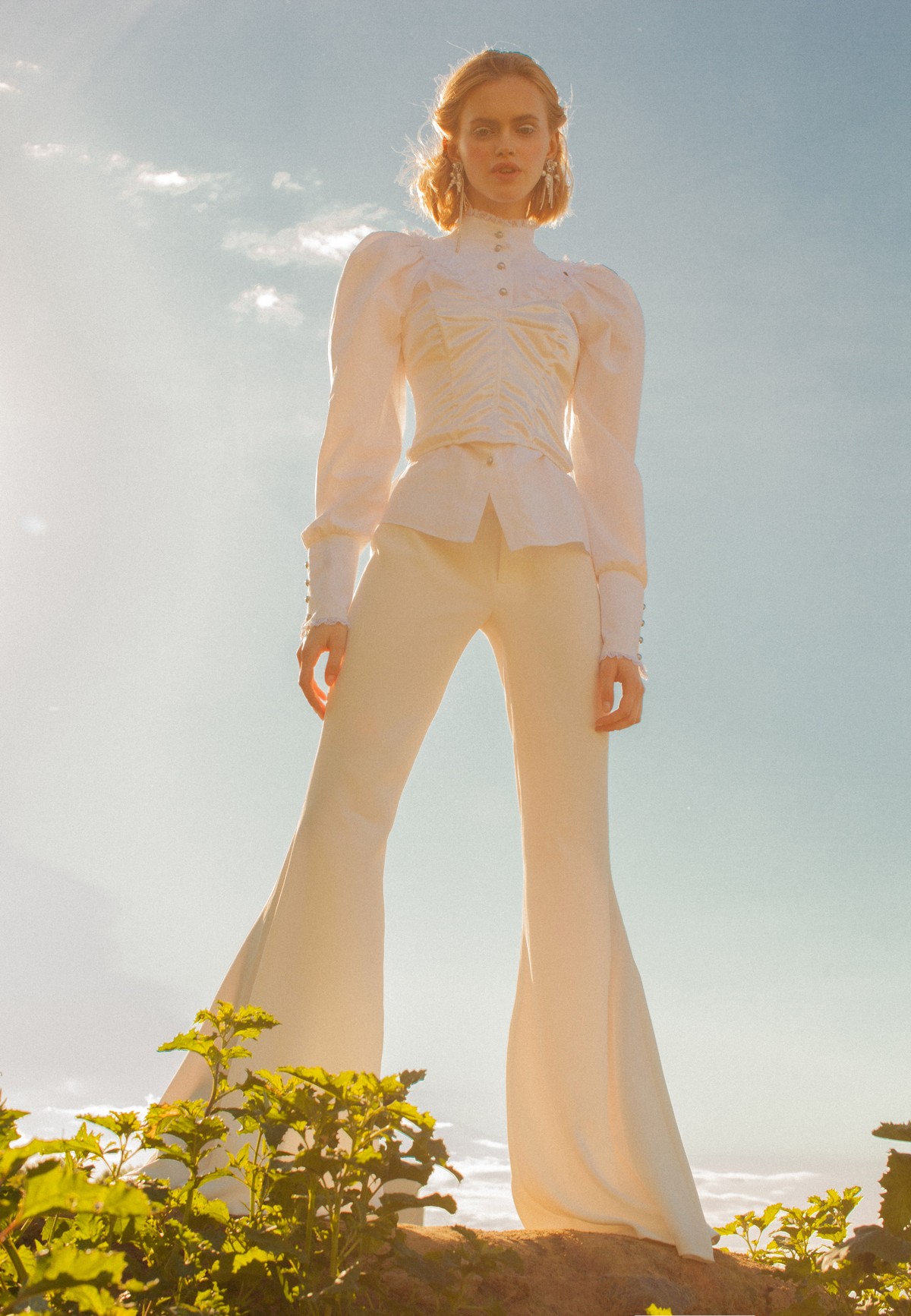 Рубашка - Flow The Label, брюки - Zara, корсет - собственность стилиста, аксессуары - Accentuate jewelry