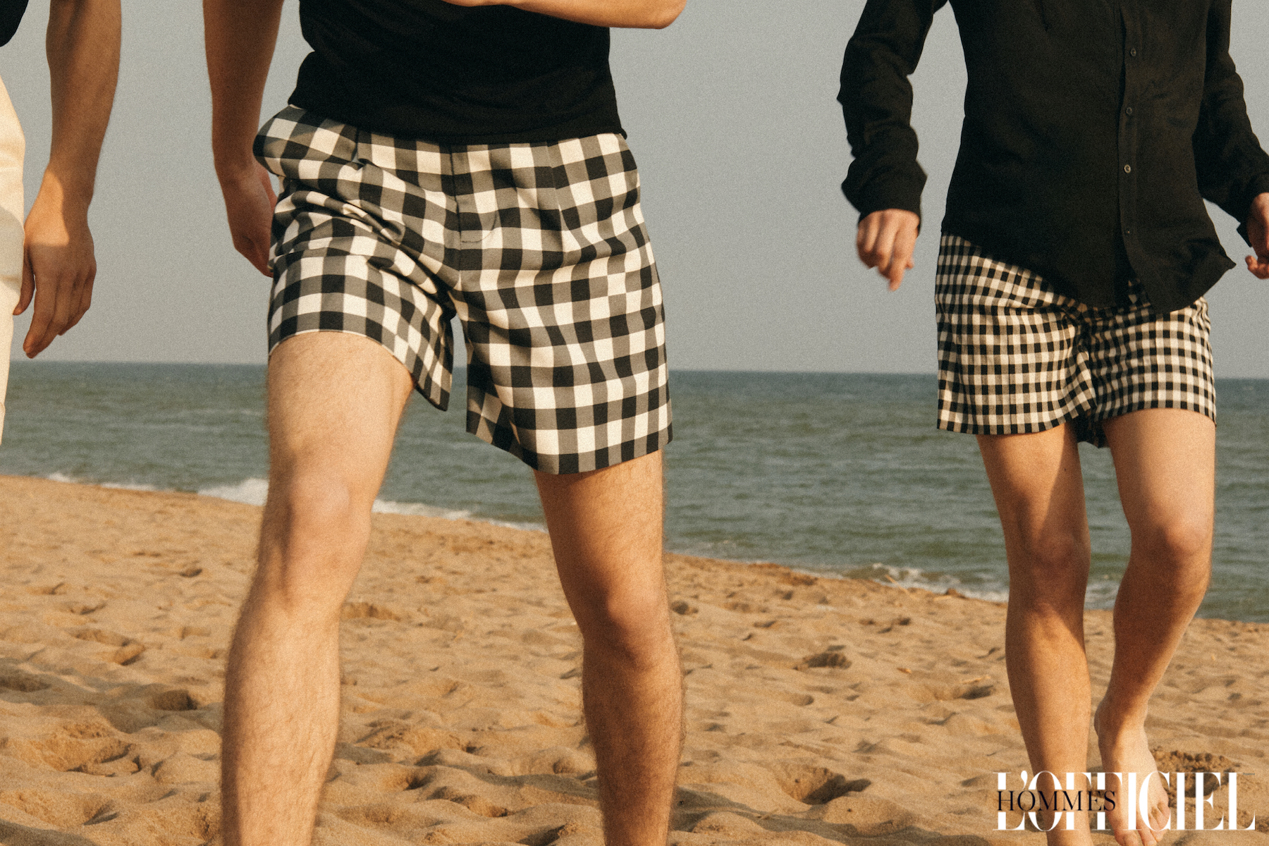 На Альфедро: майка, шорты — Carlota Barrera. На Альваро: рубашка, шорты — Carlota Barrera 