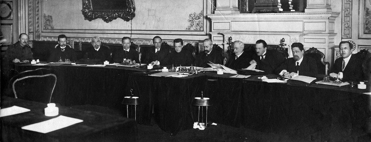 Члены Временного правительства Керенского, министр Михаил Терещенко- пятый слева