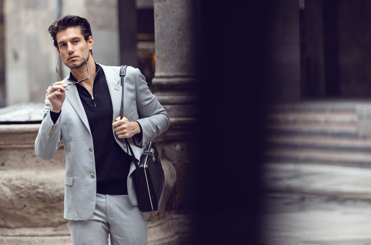 Костюм Calvin Klein collection, светр Marco Castelli collection, взуття Prada