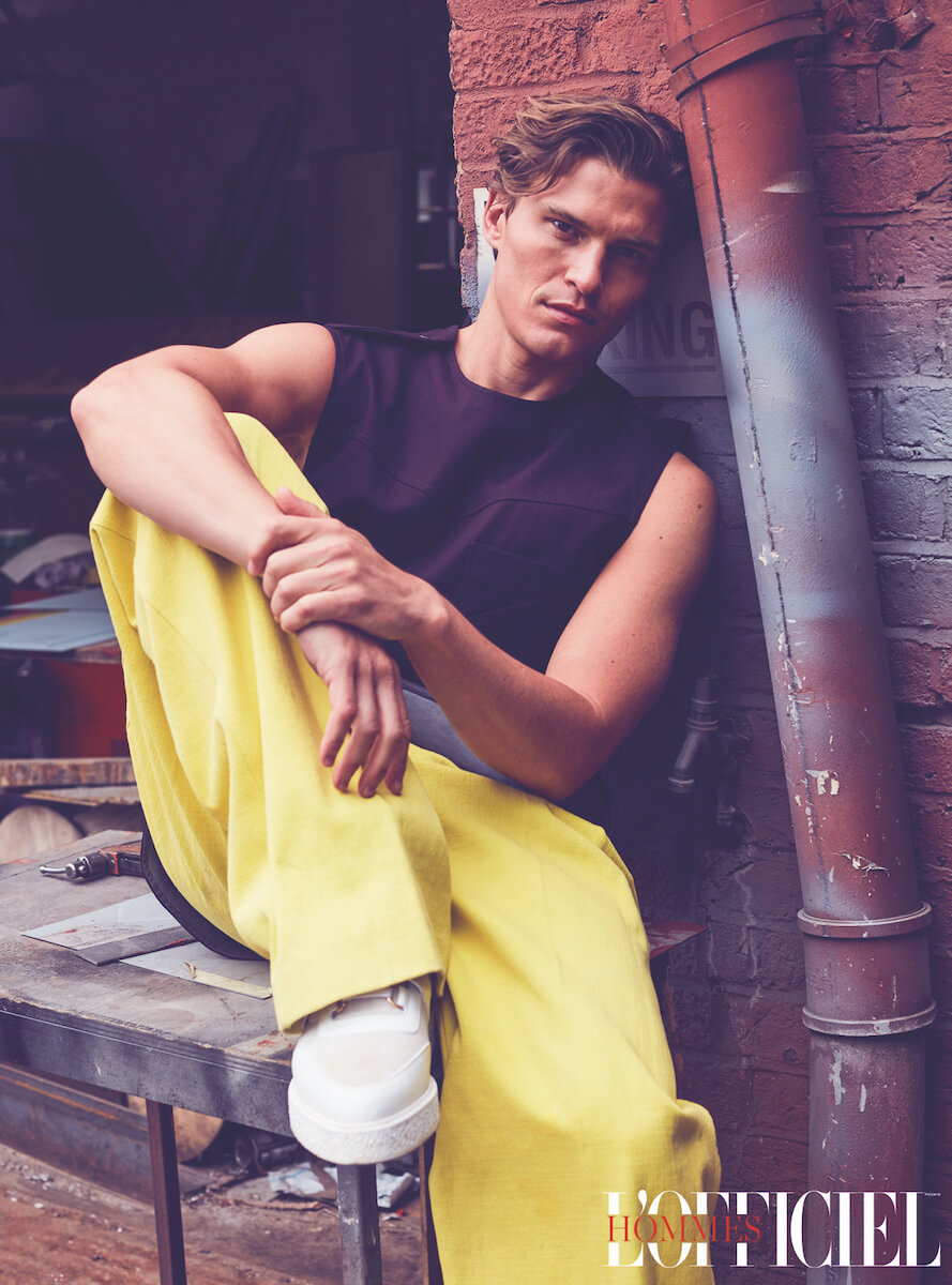 Жилет Lanvin, брюки и кроссовки – Louis Vuitton