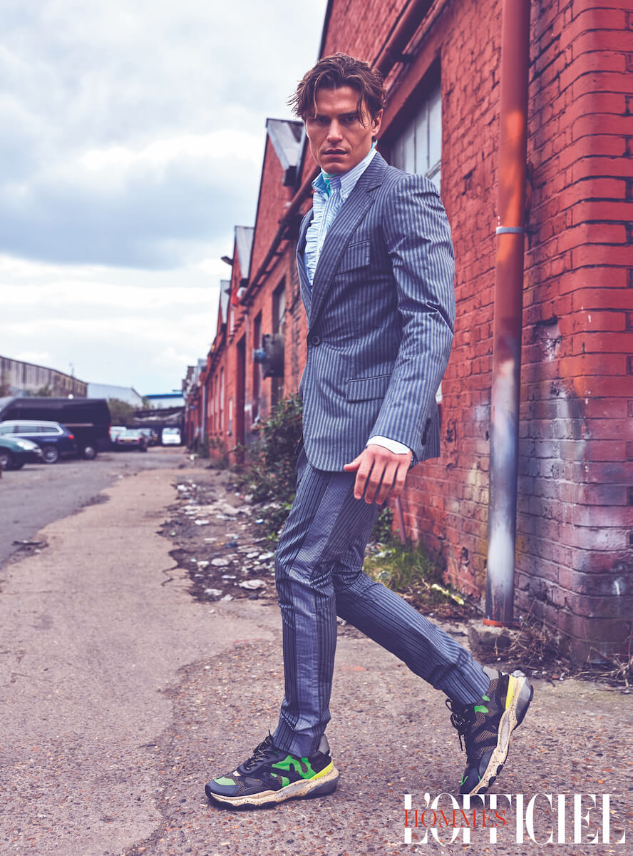 Костюм Lanvin, рубашка и водолазка – Prada, кроссовки Valentino