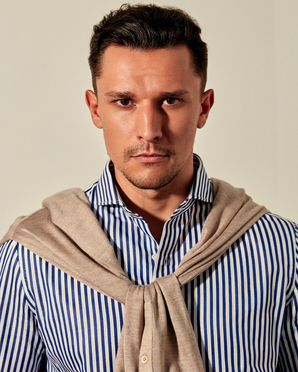 На Тарасе: пуловер и сорочка — Isaia