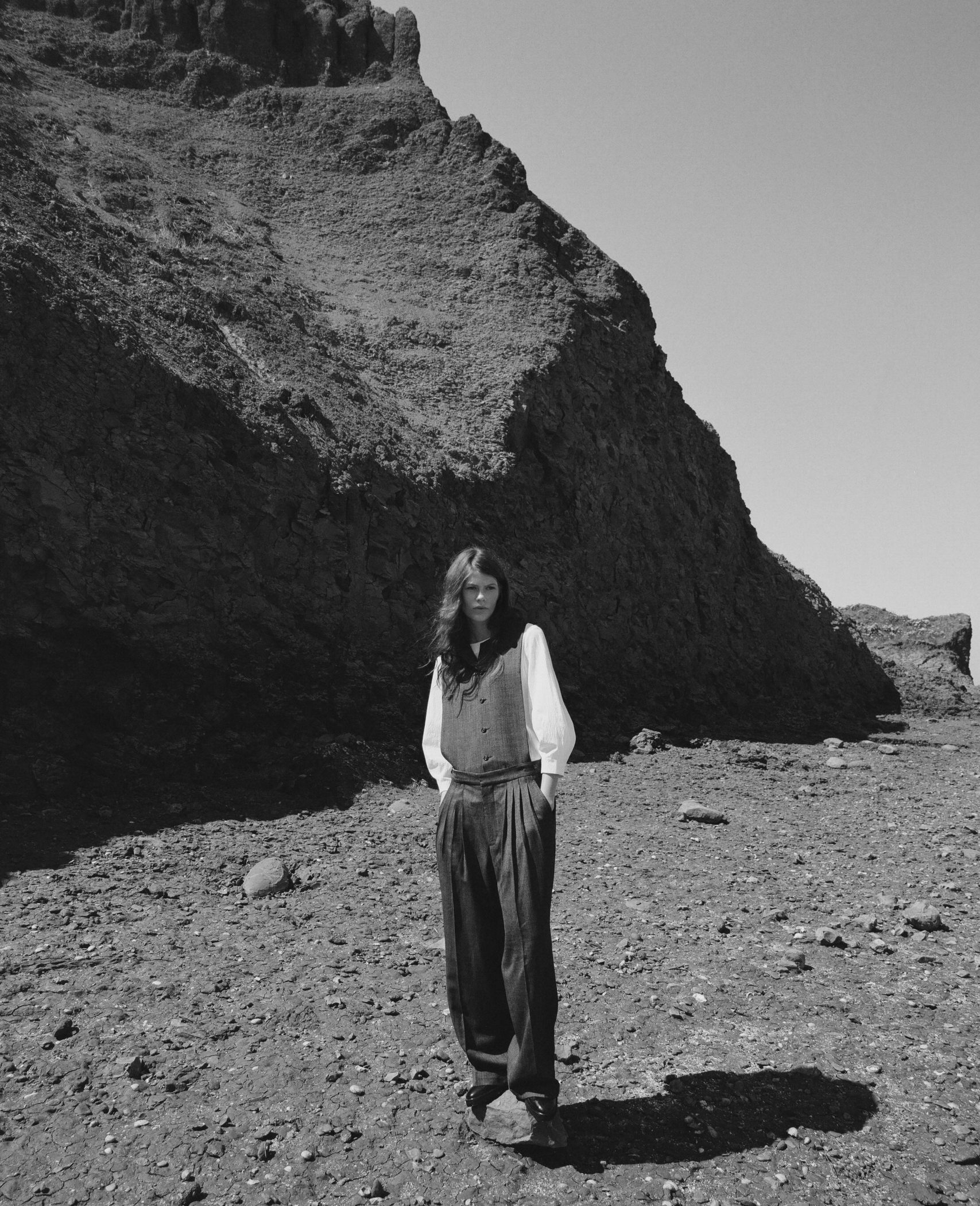 Рубашка Bimba Y Lola, комбинезон J JS Lee, броги Rupert Sanderson, носки Arket 