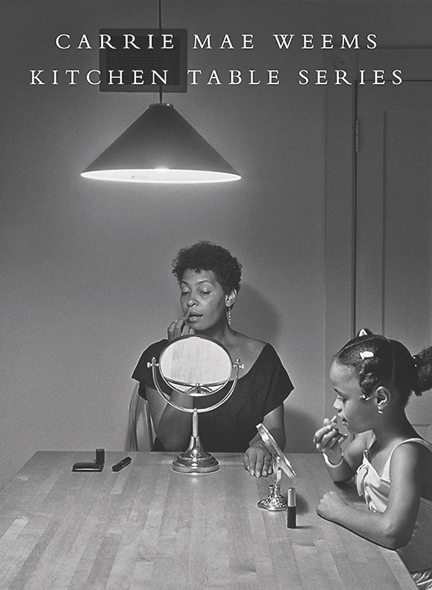 Обложка книги Кэрри Мэй Уимс «Серия «Кухонный стол» (Damiani, 2016 г.)