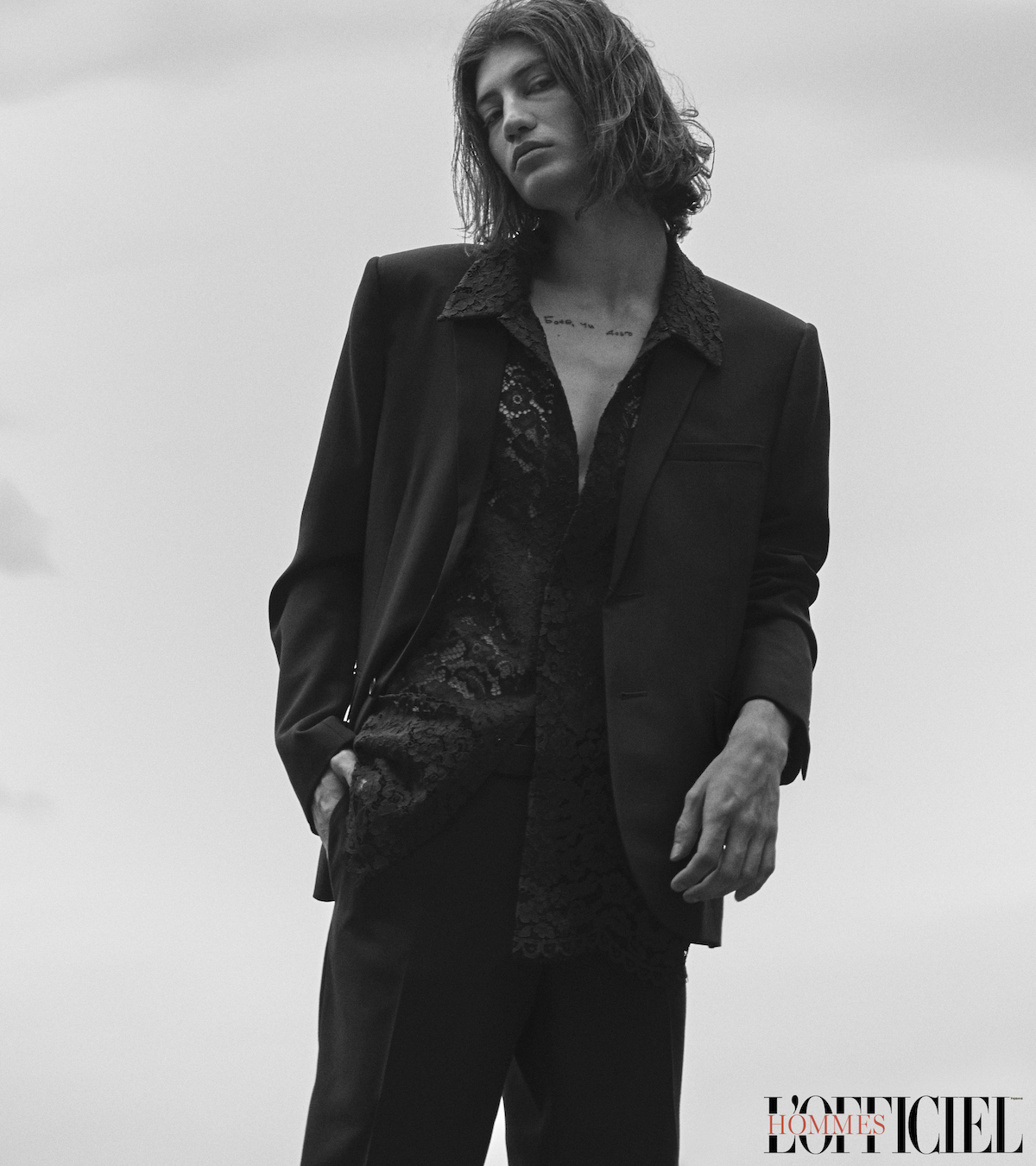 Костюм, Saint Laurent; Рубашка, The iDoL