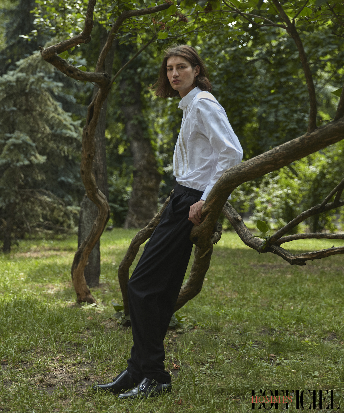 Рубашка, туфли, Salvatore Ferragamo; Брюки, Muse