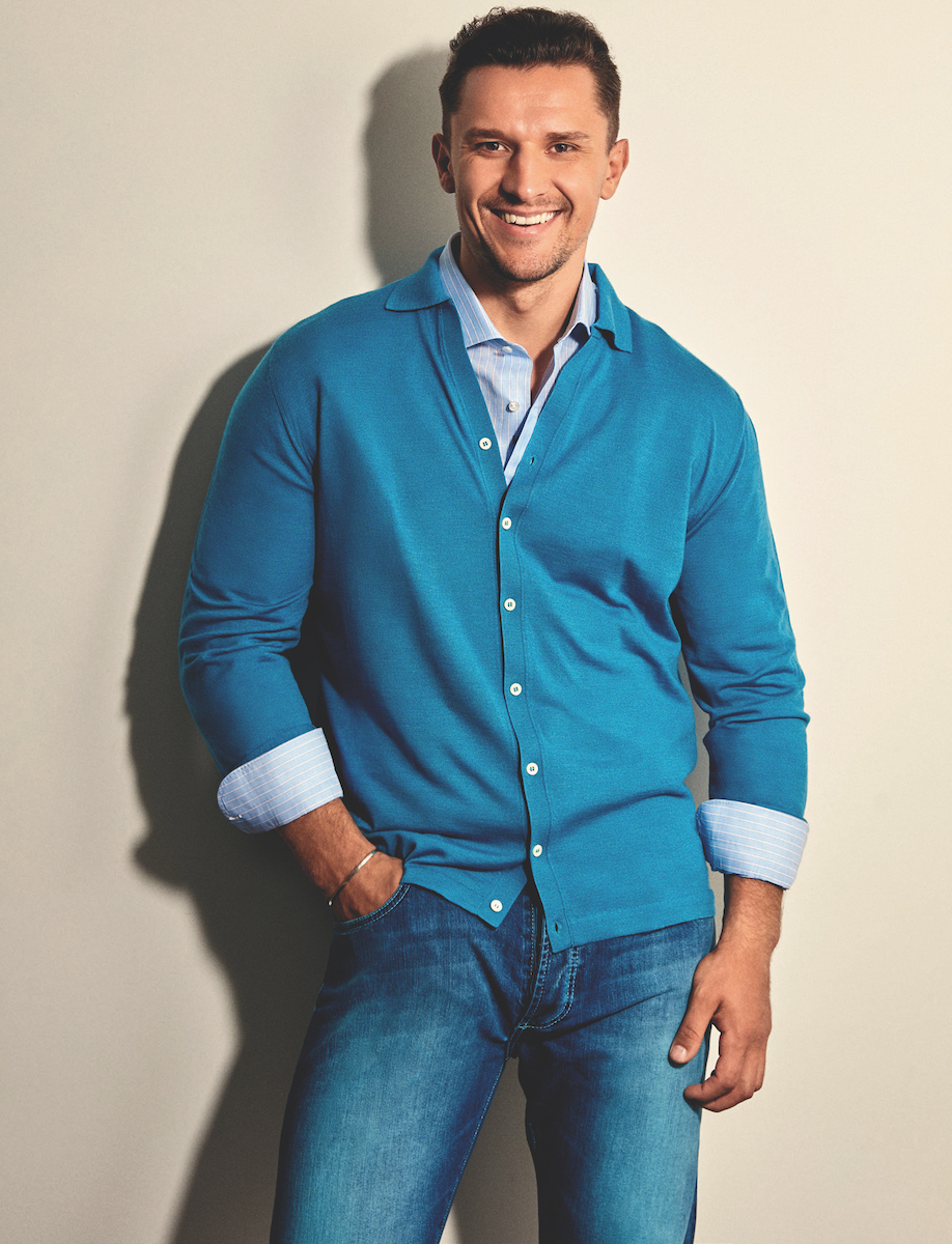 На Тарасе: кардиган, сорочка, джинсы — Isaia