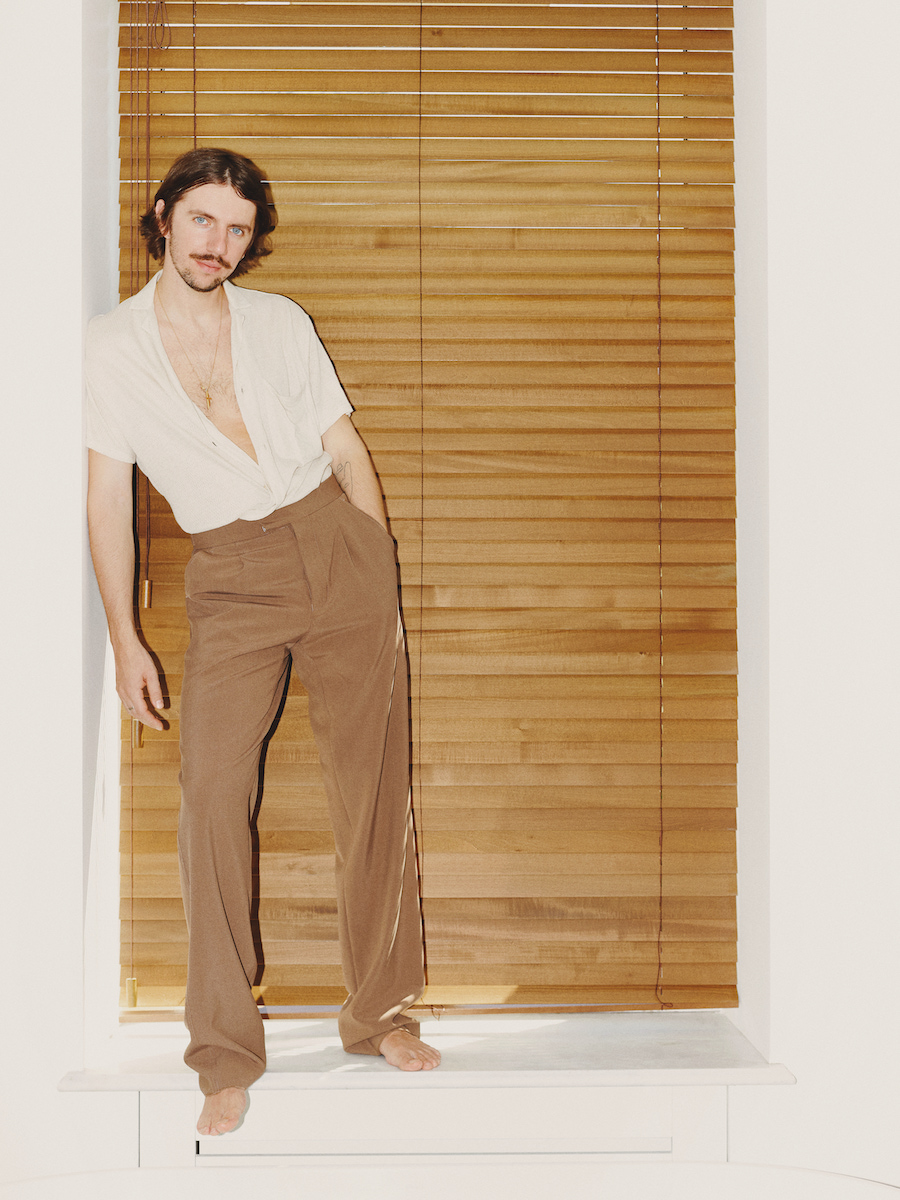 Брюки Nanushka, рубашка — винтаж 