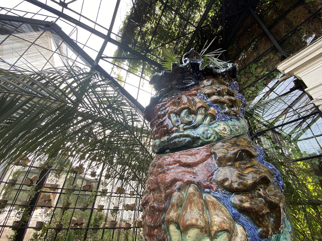 Ксения Гнилицкая «Сон Пьера Мичели, или памятник победы сапротрофов», керамическая скульптура 