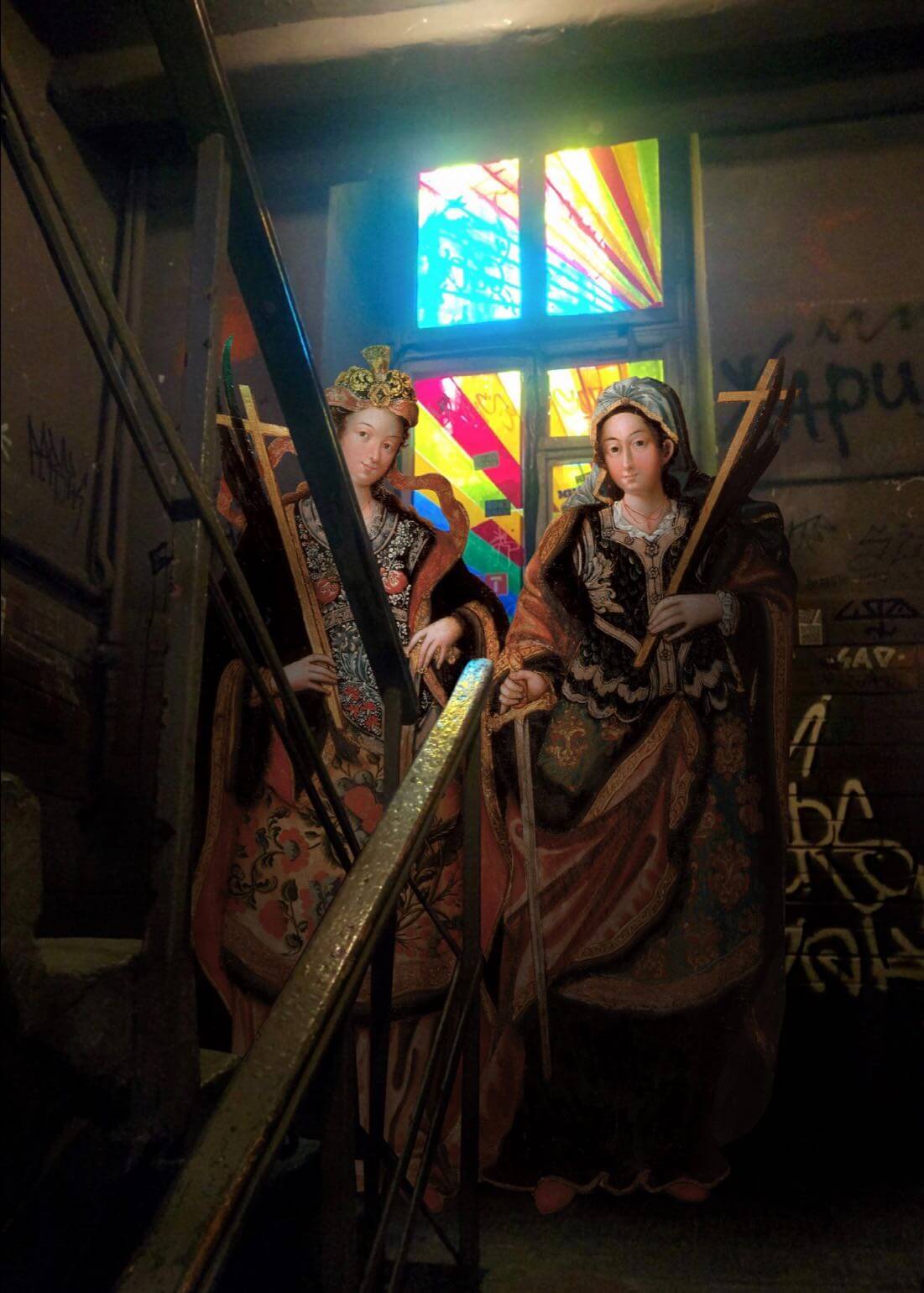 В коллаже использован фрагмент иконы (Великомученицы Анастасия и Иуляния, 1740-е) 