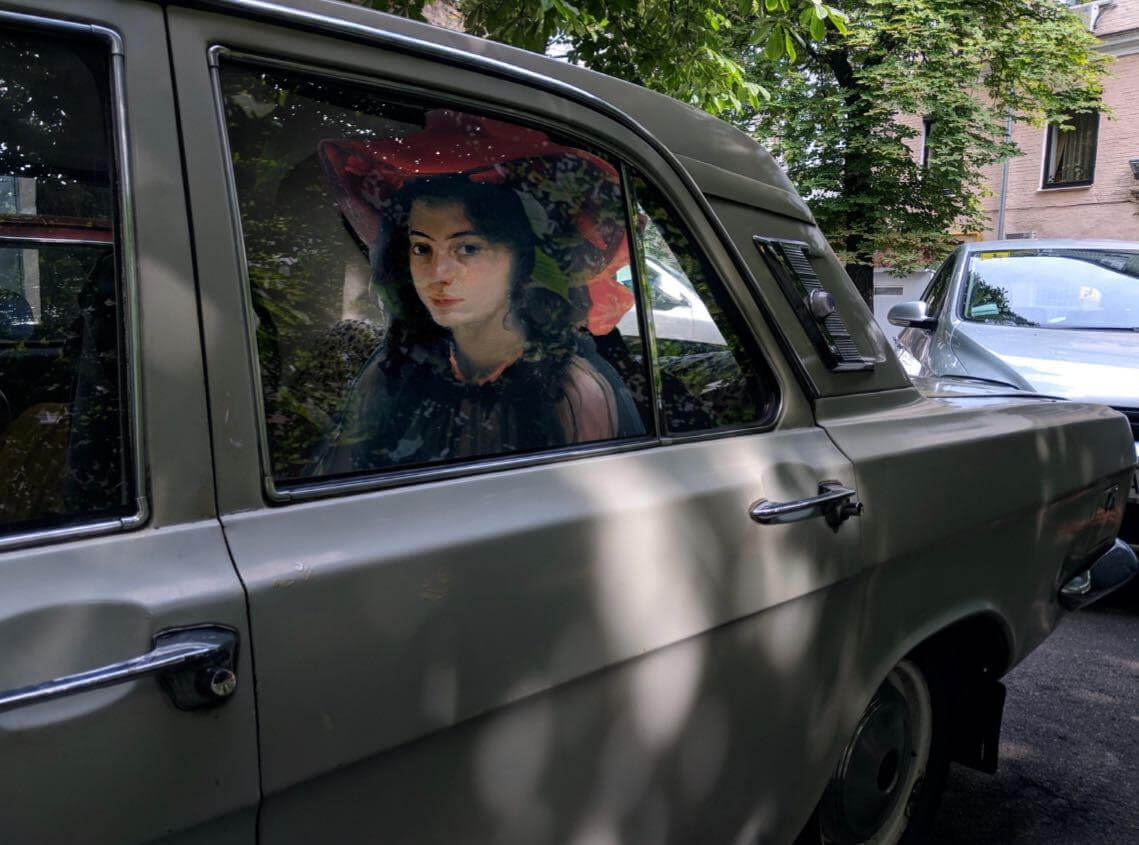 В коллаже использован фрагмент работы Александра Мурашко (Портрет девушки в красной шляпе, 1902-1903) 