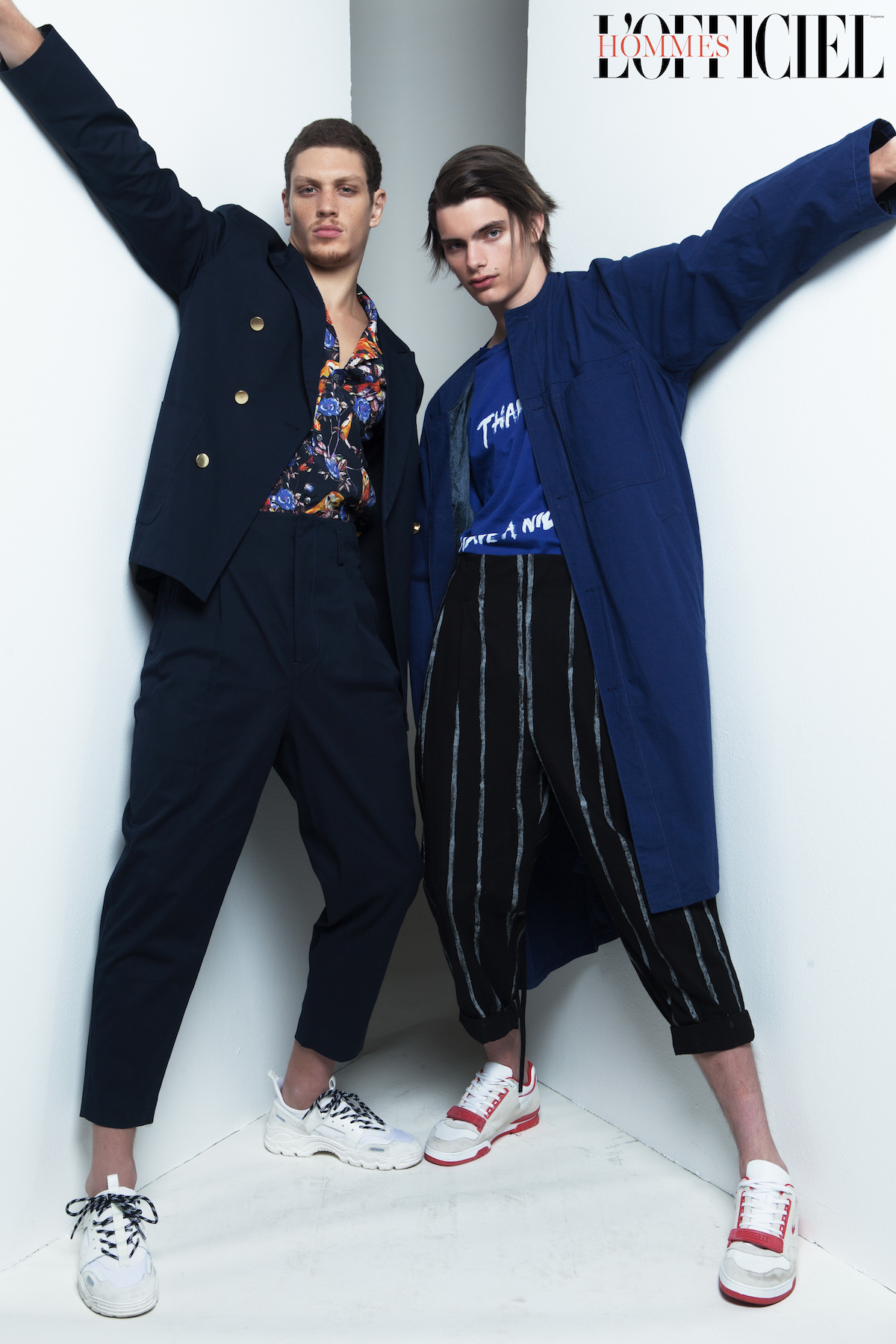 Костюм, рубашка, свитшот, брюки и куртка: 3.1 Phillip Lim; Кроссовки: AMI