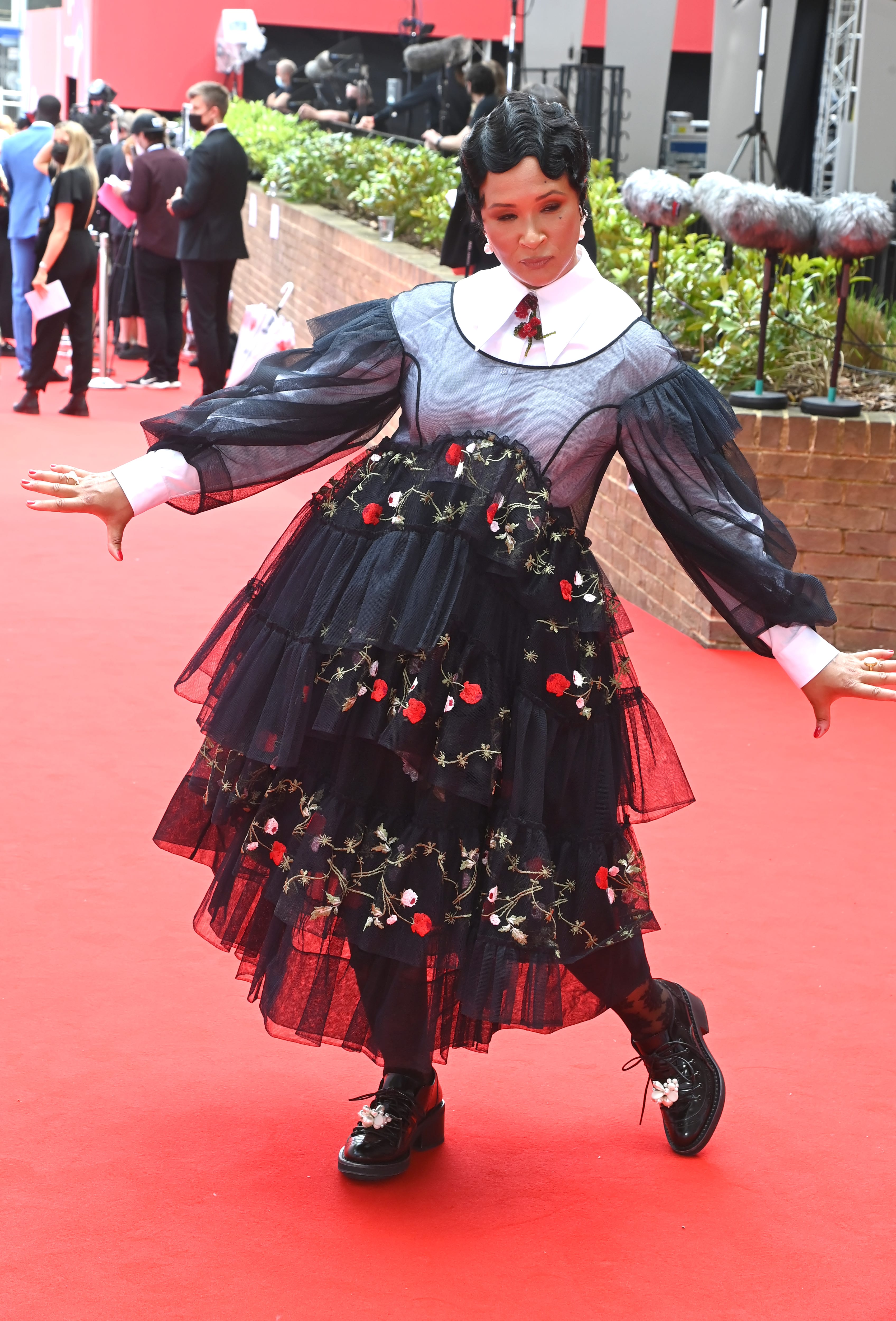 Голда Рашвел в Simone Rocha