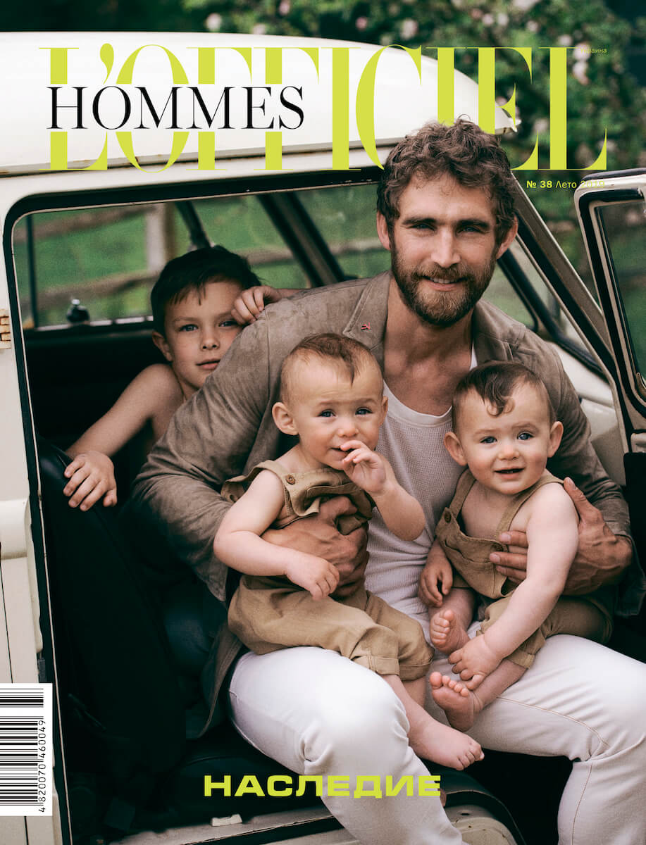 Модели: The Chalker family (Will, Arthur, Ray, Ivor) Уилл:  блейзер, брюки – Isaia, майка Ermenegildo Zegna; Артур: джинсы  Dolce & Gabbana; Рэй и Айвор: комбинезоны Zara Kids 