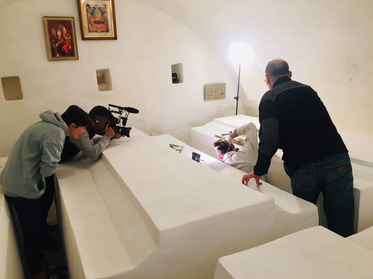 Фото під час архітектурного зондажу гробниці