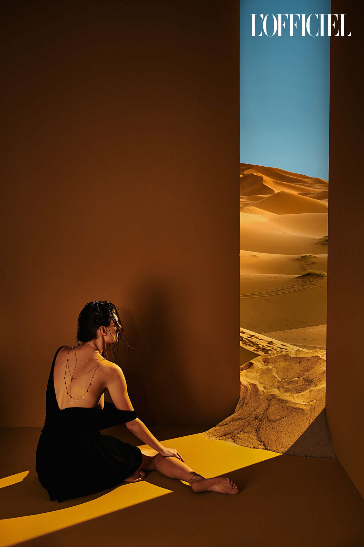 Подвески Guzema Fine Jewelry, платье Saint Laurent