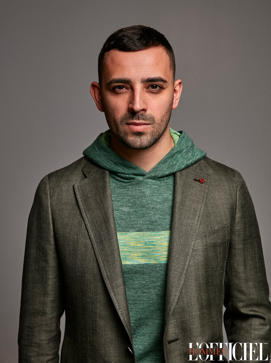 На Денисе Логвиненко: худи и пиджак – Isaia