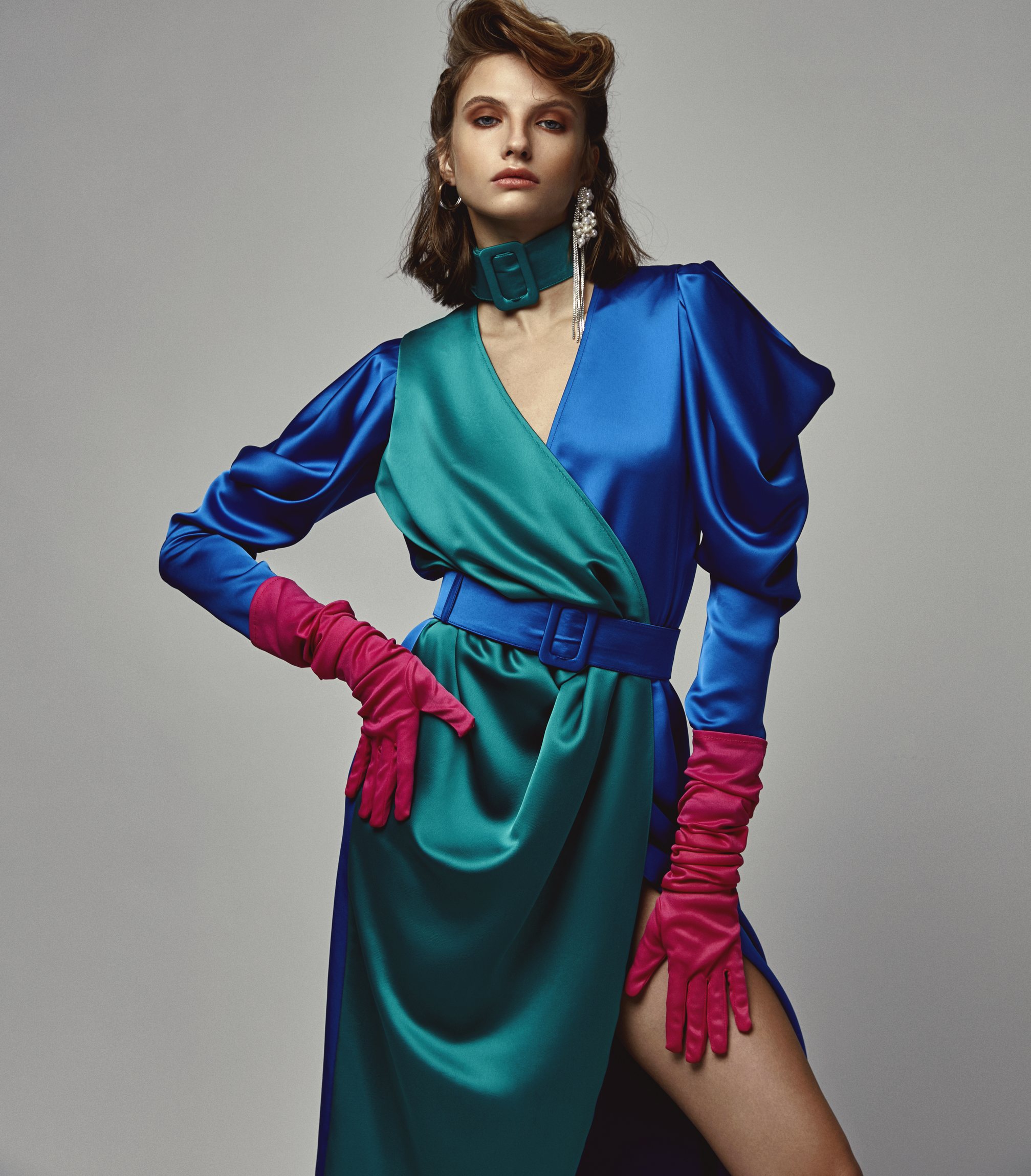 Платье, пояс Poustovit, серьги Chakshyn, перчатки – собственность стилиста