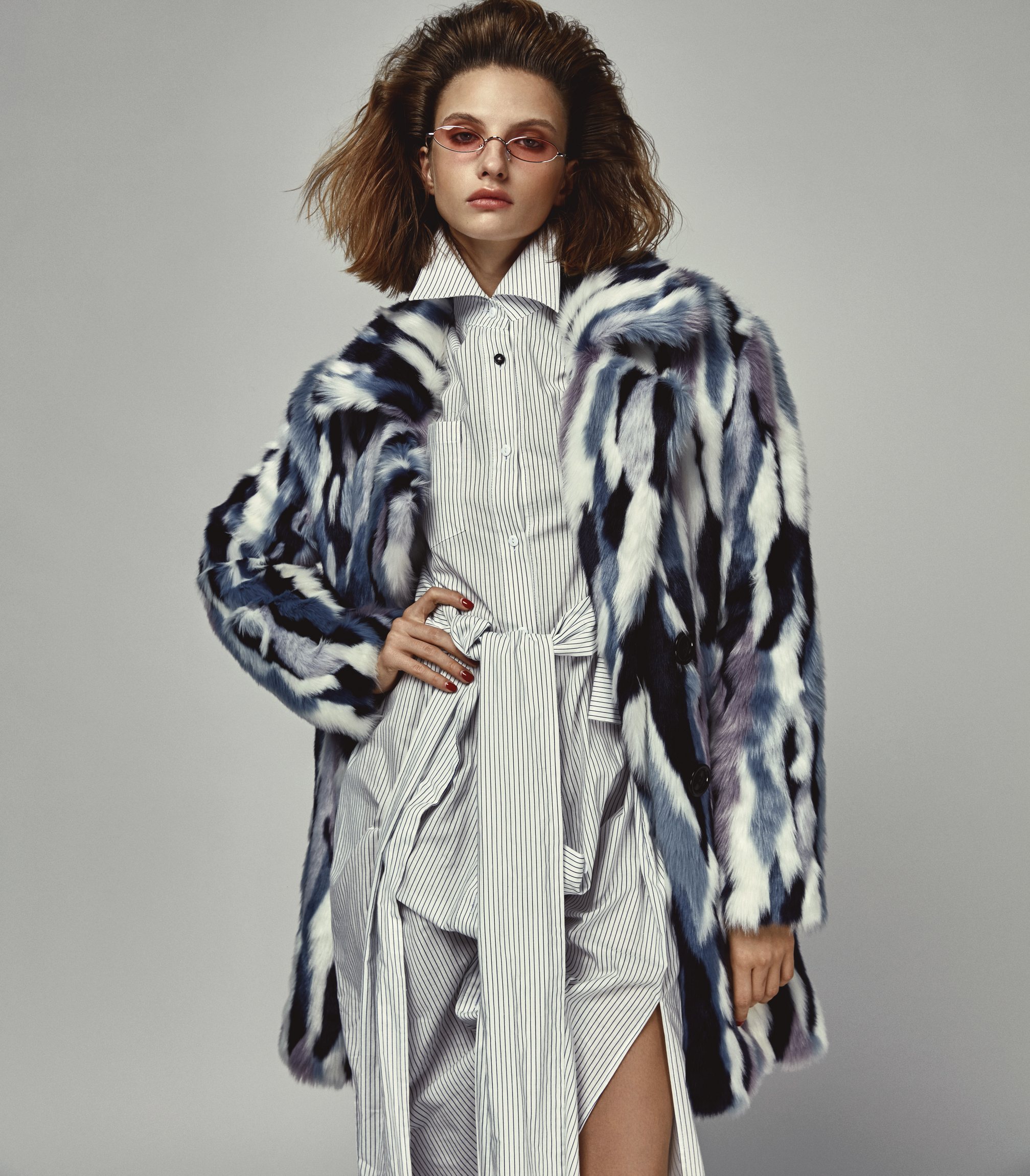 Шуба Flow the Label, платье Chakshyn, очки NaO4i