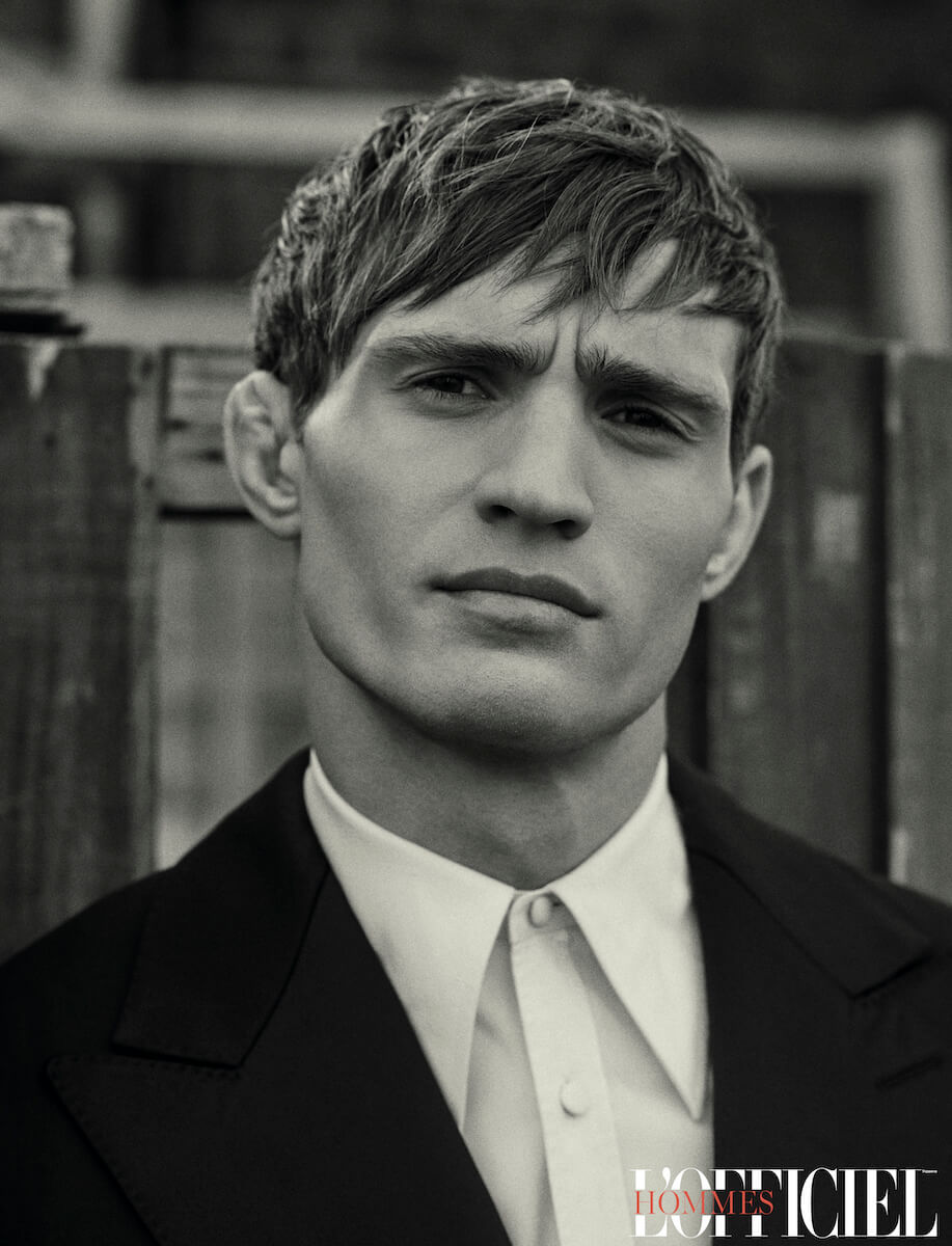 Пиджак, рубашка – Alexander McQueen 