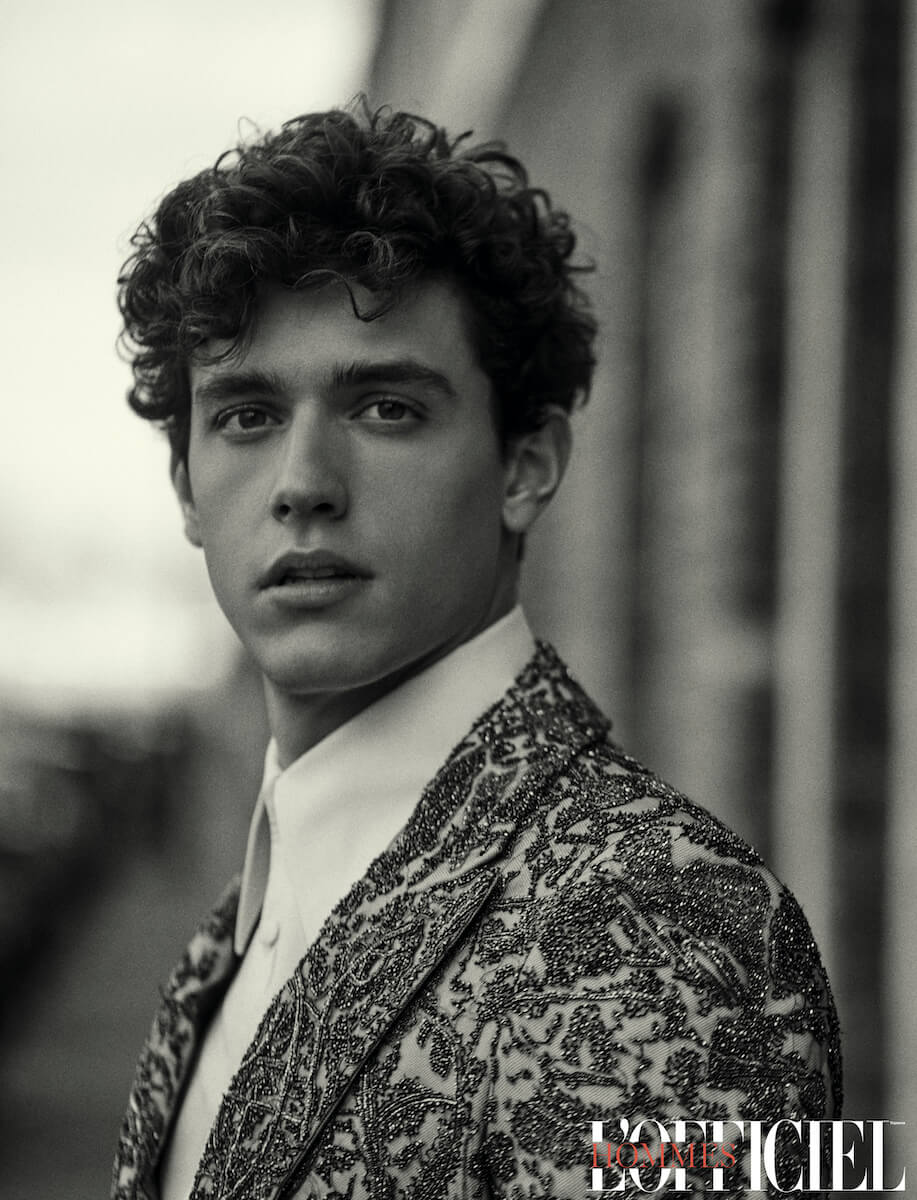 Пиджак, рубашка – Alexander McQueen 