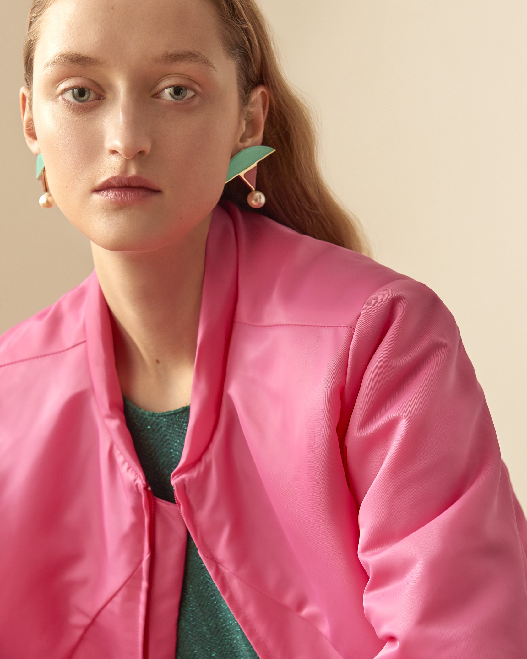 Бомбер LAU, топ Missoni, серьги SYLVIO GIARDINA