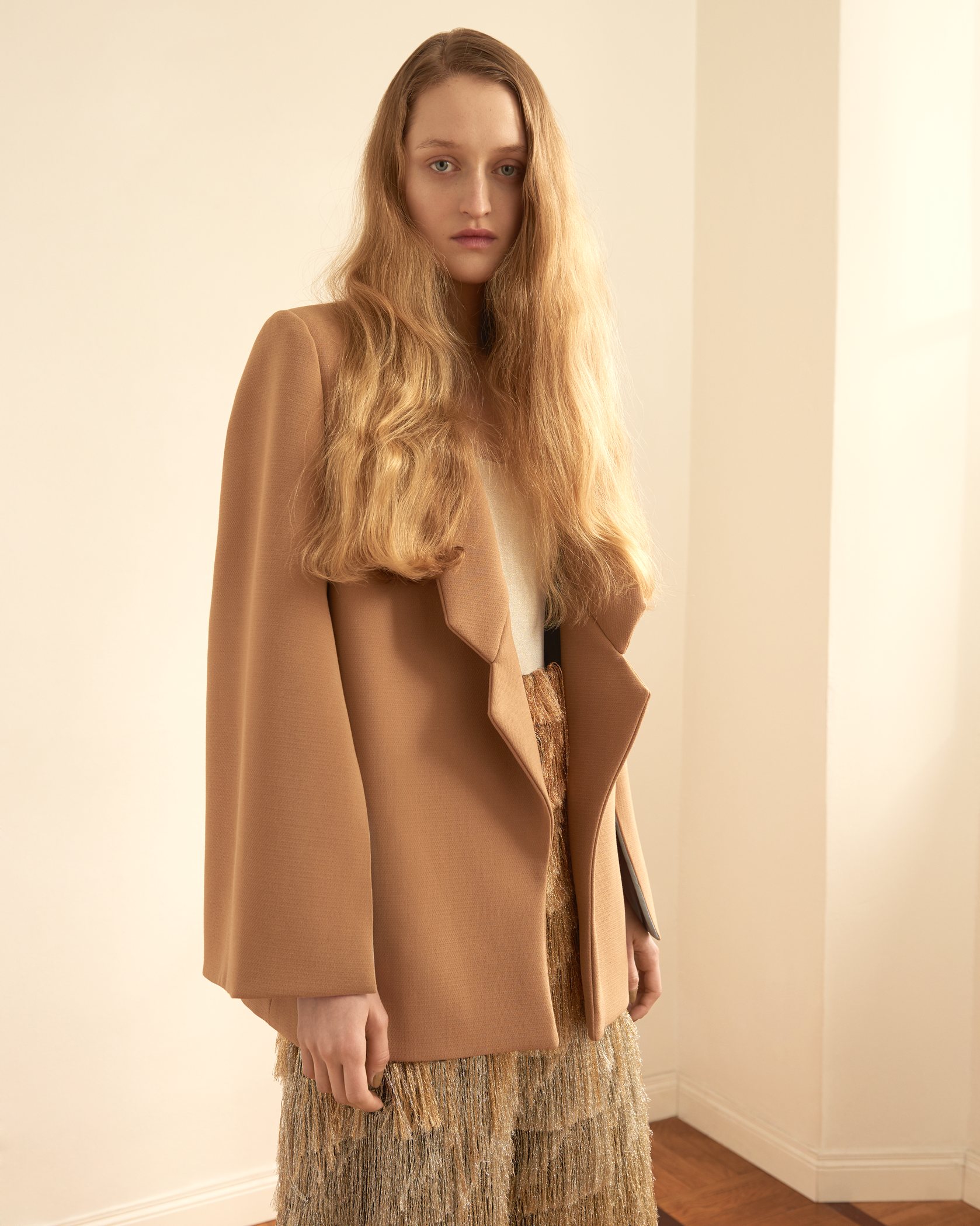 Жакет MELISE, боди MC2 SAINT BARTH, брюки MOI MULTIPLE