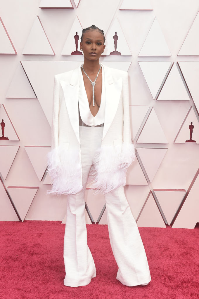 Тьяра Томас в Jovana Louis